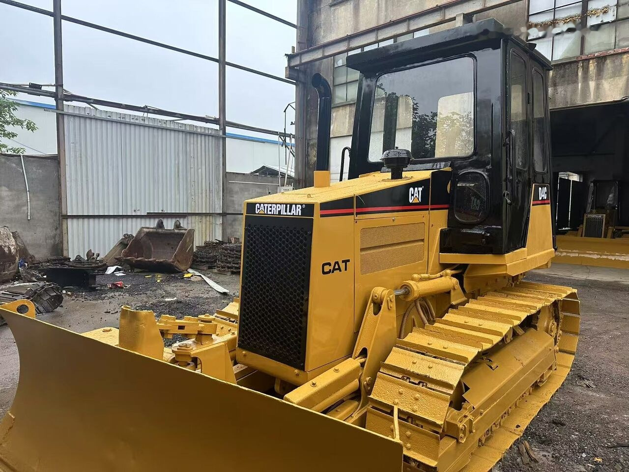 Caterpillar D4C - Buldôzer: foto 3 Caterpillar D4C - Buldôzer: foto 3