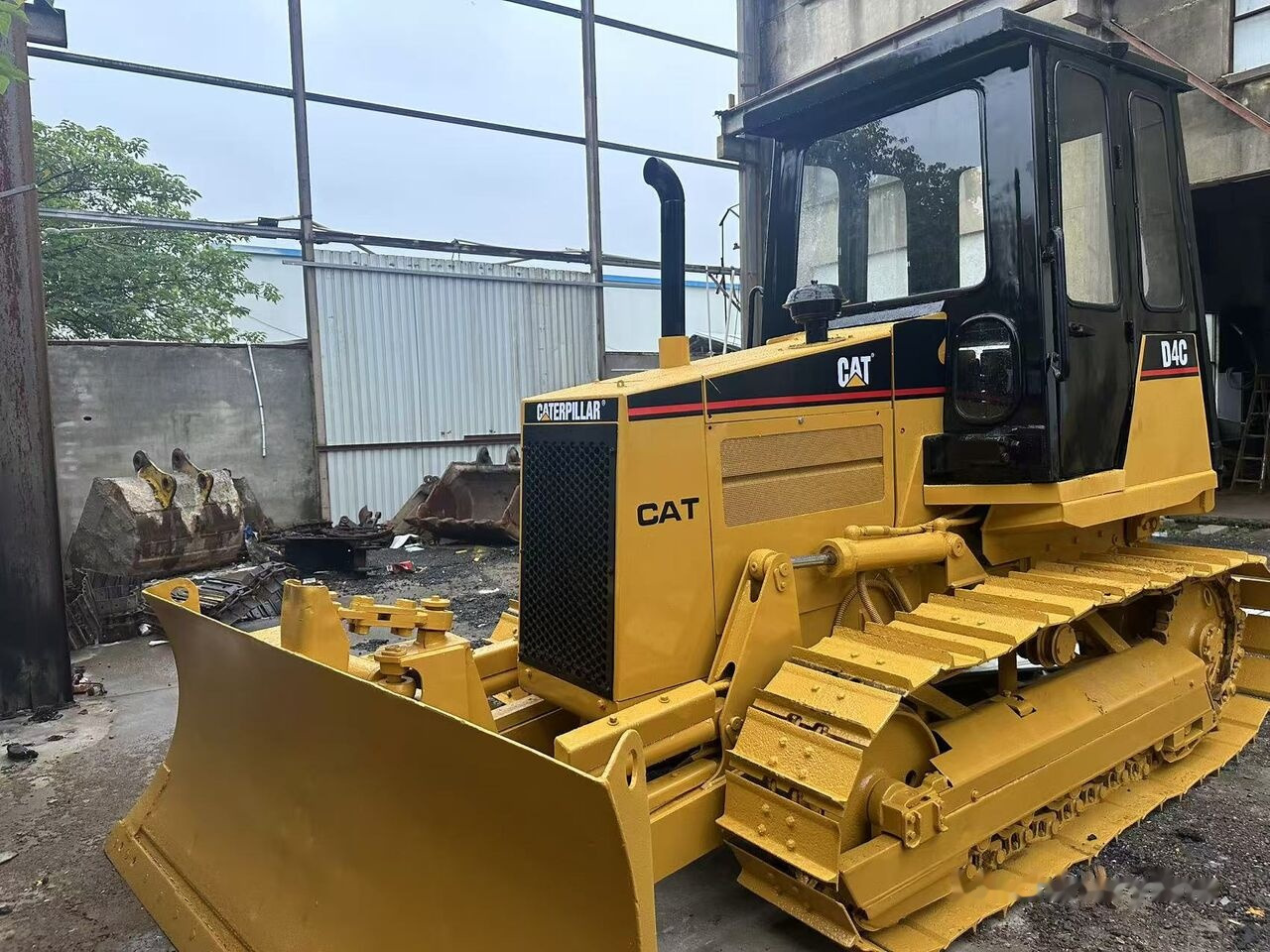 Caterpillar D4C - Buldôzer: foto 5 Caterpillar D4C - Buldôzer: foto 5