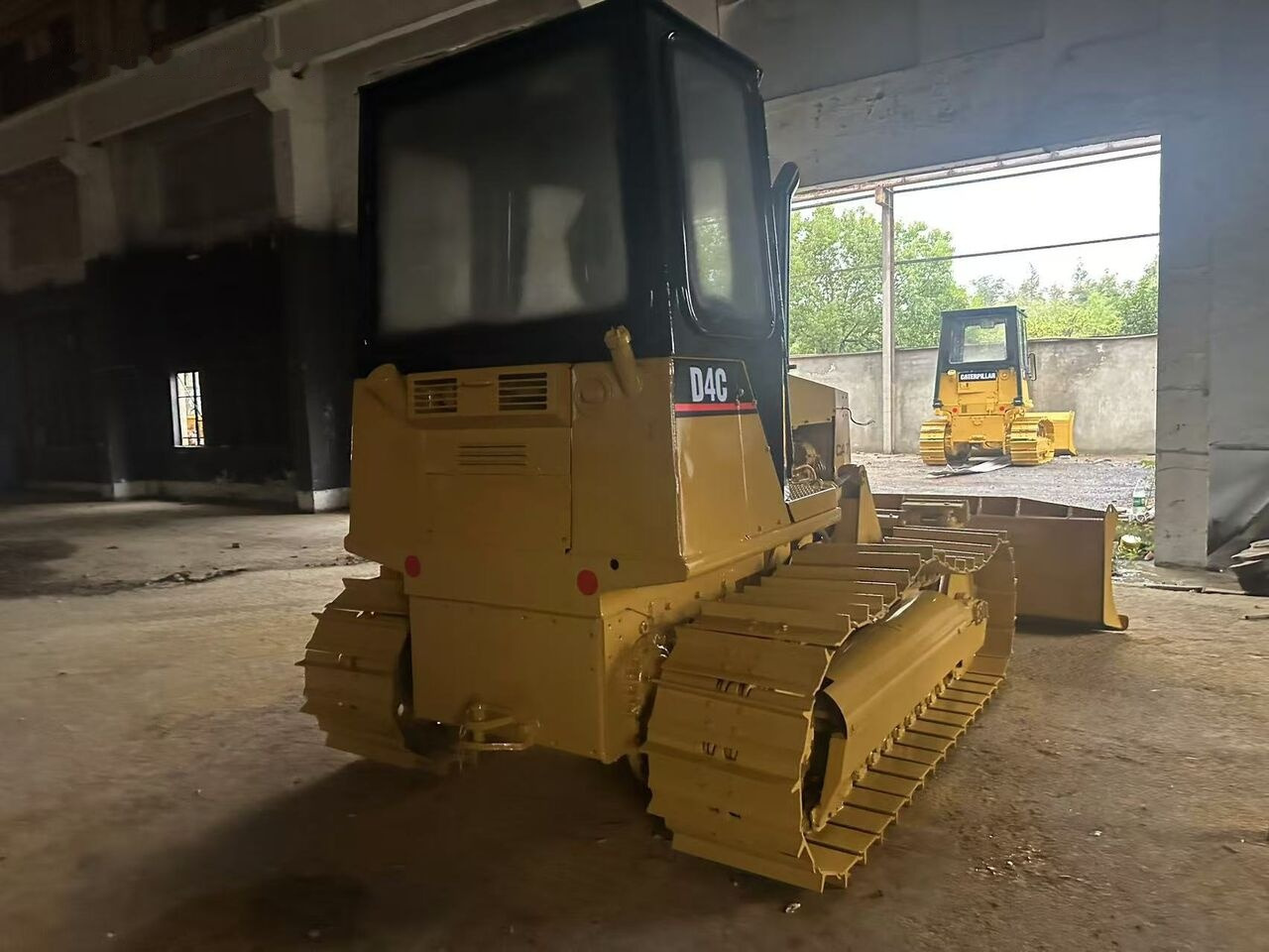 Caterpillar D4C - Buldôzer: foto 3 Caterpillar D4C - Buldôzer: foto 3