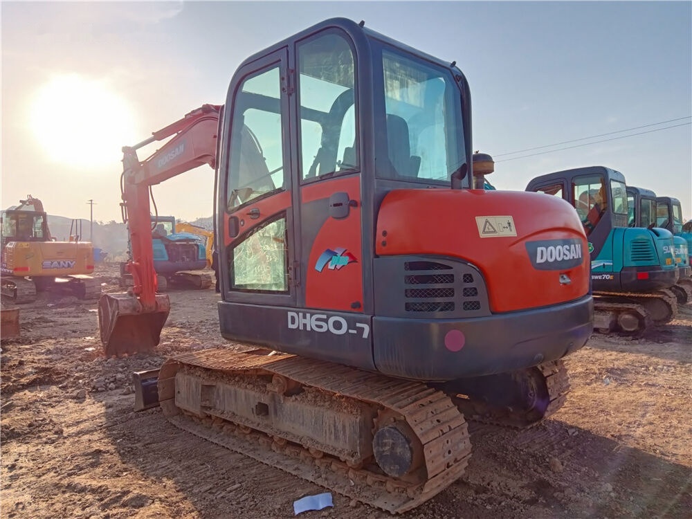Doosan DH60-7 - Mini escavadeira: foto 4 Doosan DH60-7 - Mini escavadeira: foto 4