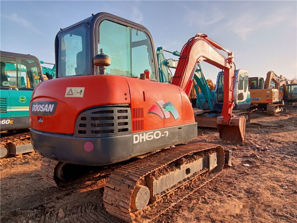 Doosan DH60-7 - Mini escavadeira: foto 2 Doosan DH60-7 - Mini escavadeira: foto 2