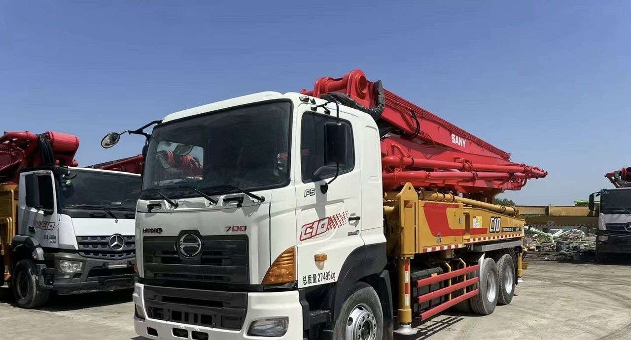 Hino Sany on chassis - Autobomba de betão: foto 1 Hino Sany on chassis - Autobomba de betão: foto 1
