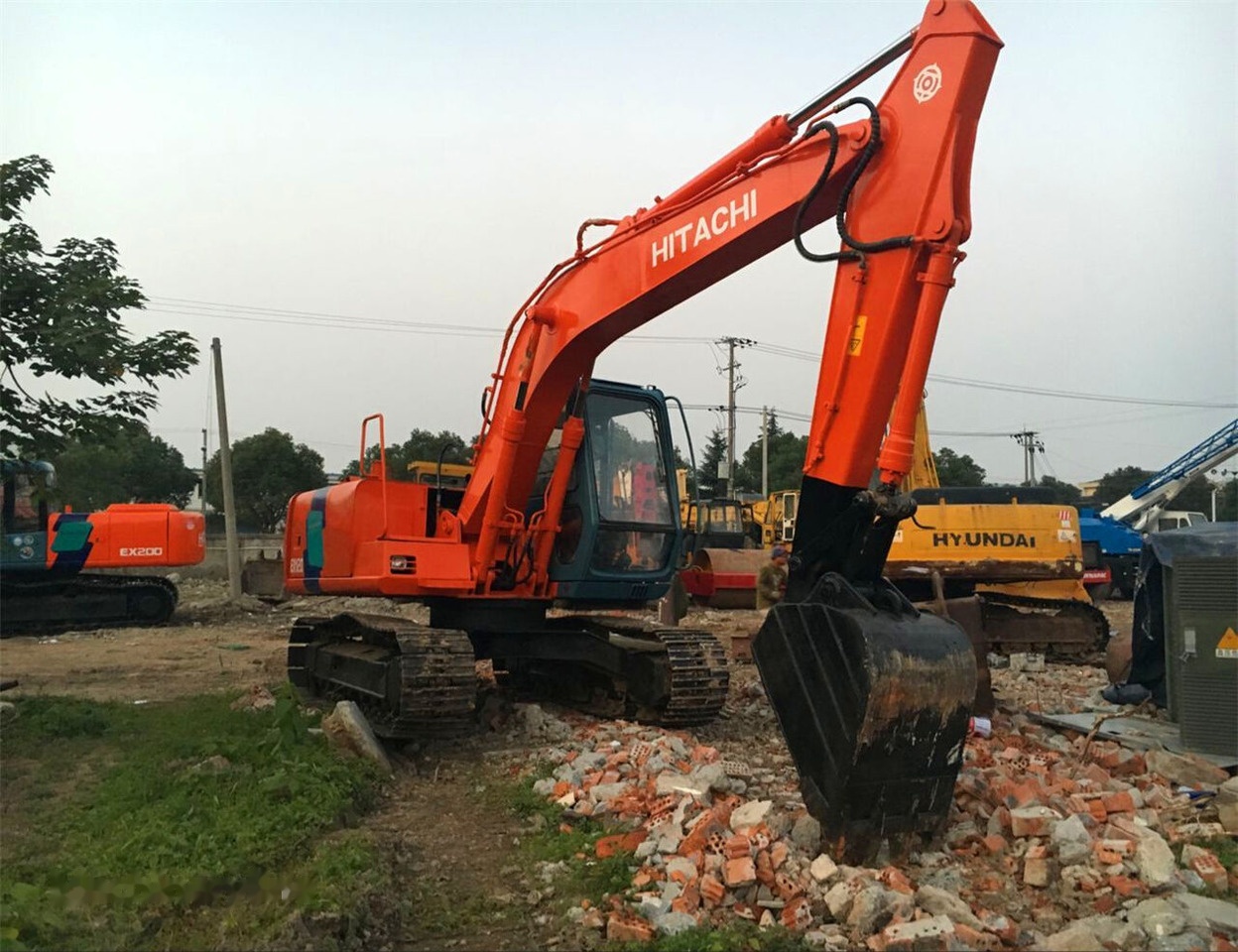 Hitachi EX120-3 - Escavadora de rastos: foto 1 Hitachi EX120-3 - Escavadora de rastos: foto 1