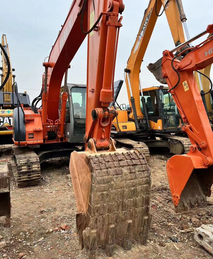 Hitachi ZX135 - Escavadora de rastos: foto 1 Hitachi ZX135 - Escavadora de rastos: foto 1