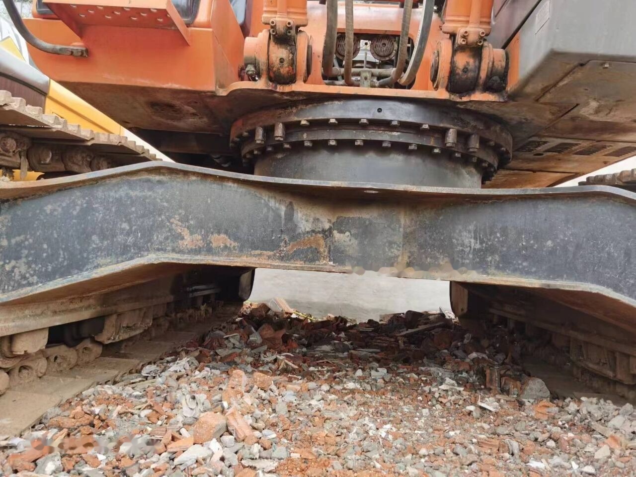 Hitachi ZX270 - Escavadora de rastos: foto 1 Hitachi ZX270 - Escavadora de rastos: foto 1