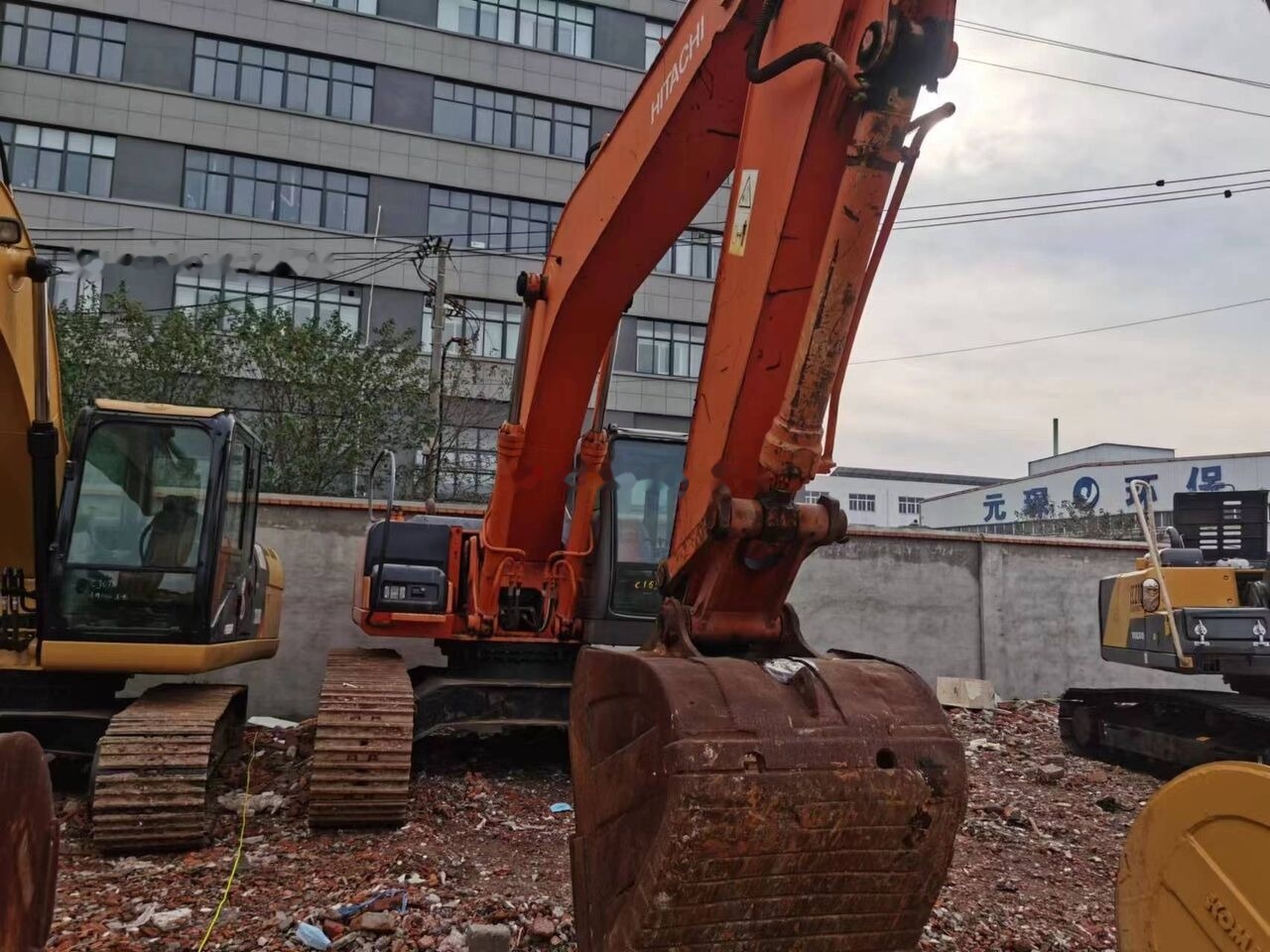 Hitachi ZX270 - Escavadora de rastos: foto 2 Hitachi ZX270 - Escavadora de rastos: foto 2