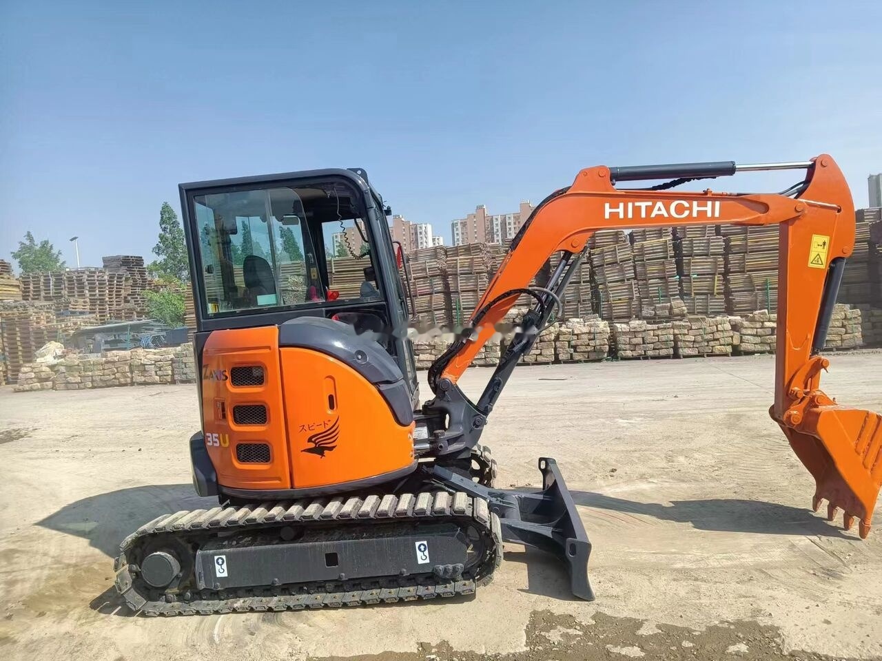 Hitachi ZX35-5A - Mini escavadeira: foto 2 Hitachi ZX35-5A - Mini escavadeira: foto 2