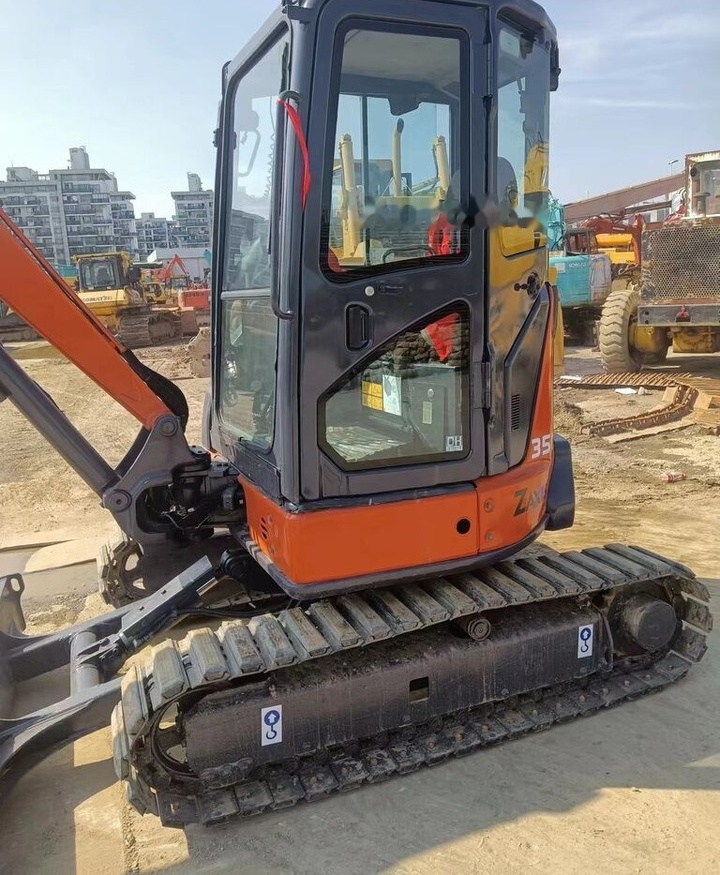 Hitachi ZX35-5A - Mini escavadeira: foto 1 Hitachi ZX35-5A - Mini escavadeira: foto 1