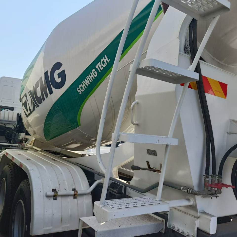Howo HOWO 371 concrete truck 10CM3 - Camião betoneira: foto 4 Howo HOWO 371 concrete truck 10CM3 - Camião betoneira: foto 4