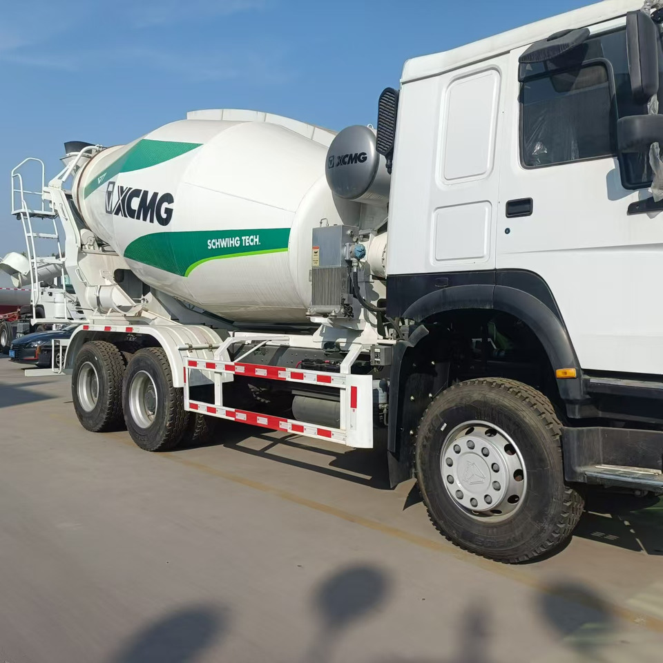 Howo HOWO 371 concrete truck 10CM3 - Camião betoneira: foto 3 Howo HOWO 371 concrete truck 10CM3 - Camião betoneira: foto 3