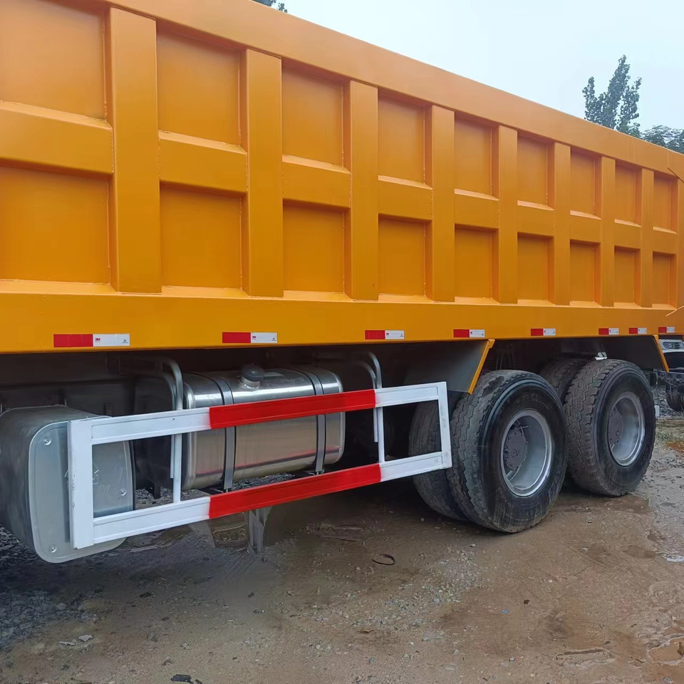 Howo HOWO 8x4 DUMP TRUCK - Camião basculante: foto 5 Howo HOWO 8x4 DUMP TRUCK - Camião basculante: foto 5