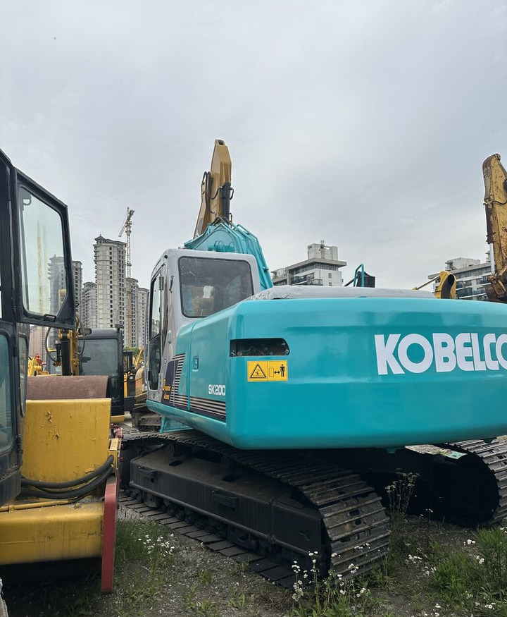 Kobelco SK200 - Escavadora de rastos: foto 1 Kobelco SK200 - Escavadora de rastos: foto 1
