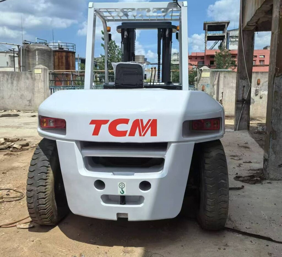 TCM FD100 - Empilhador a diesel: foto 1 TCM FD100 - Empilhador a diesel: foto 1