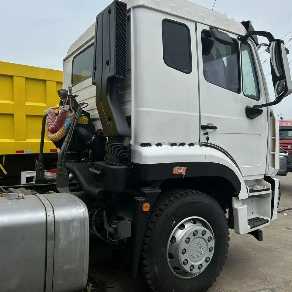 Tractor novo Howo 371: foto 6