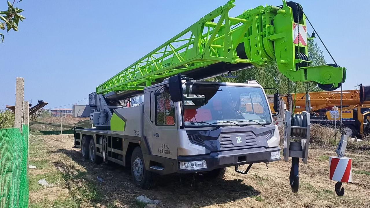 ZOOMLION ZTC300V - Grua móvel: foto 1 ZOOMLION ZTC300V - Grua móvel: foto 1