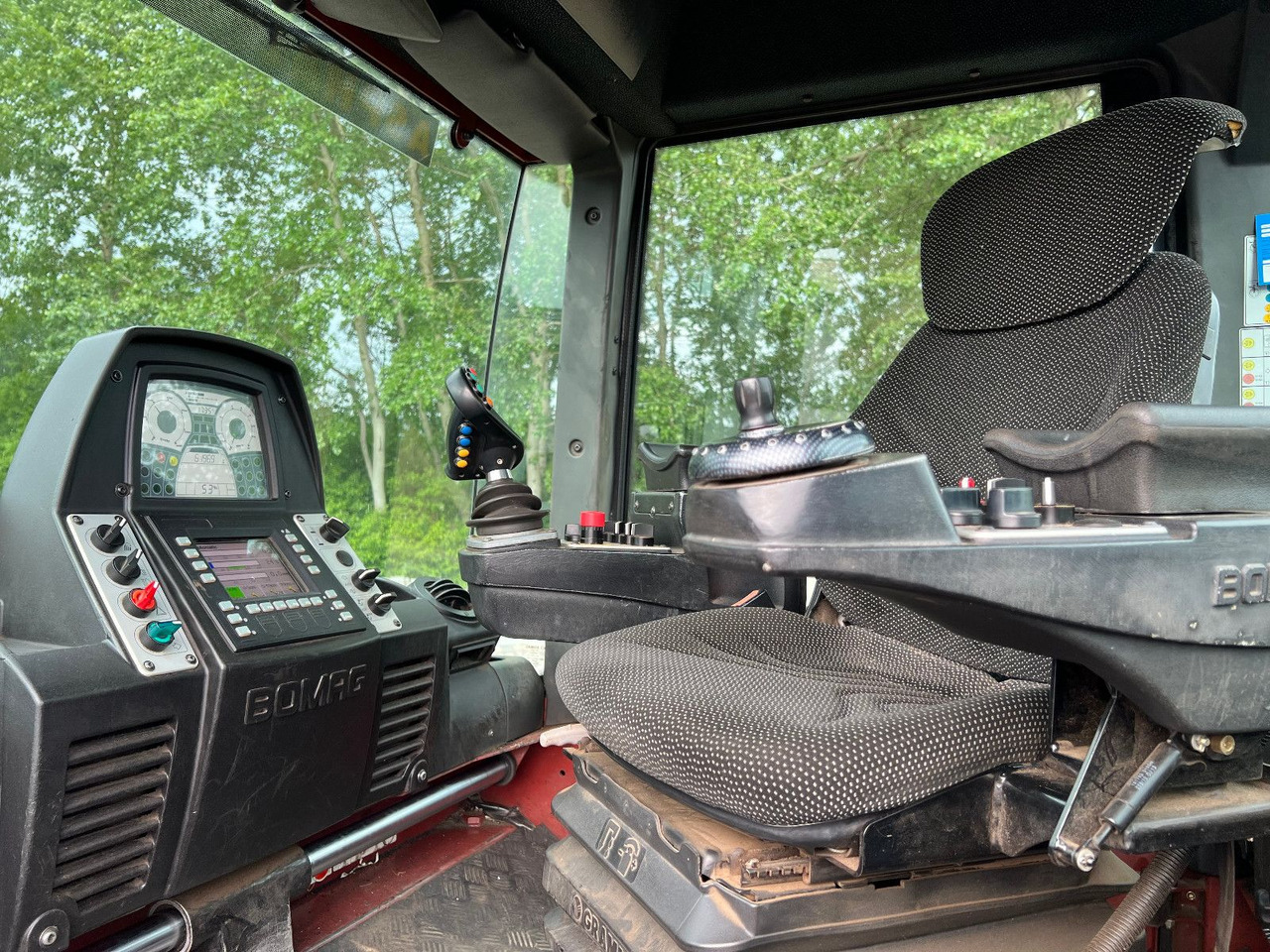 BOMAG BW 154 AP-4 AM mit Splitstreuer - Compactador de asfalto: foto 5 BOMAG BW 154 AP-4 AM mit Splitstreuer - Compactador de asfalto: foto 5