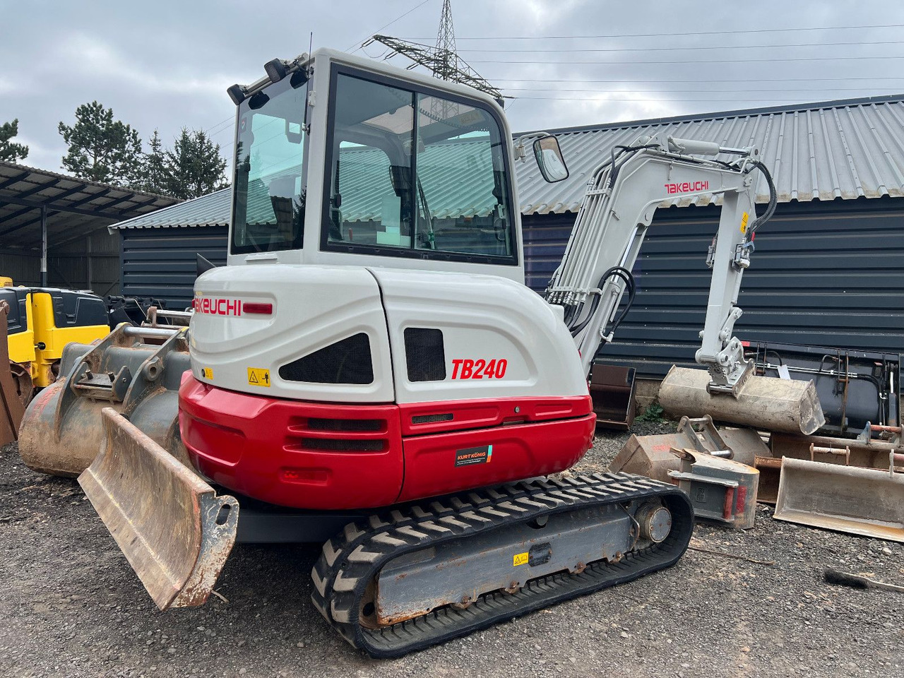 Takeuchi TB 240 DPF V4 - Mini escavadeira: foto 1 Takeuchi TB 240 DPF V4 - Mini escavadeira: foto 1