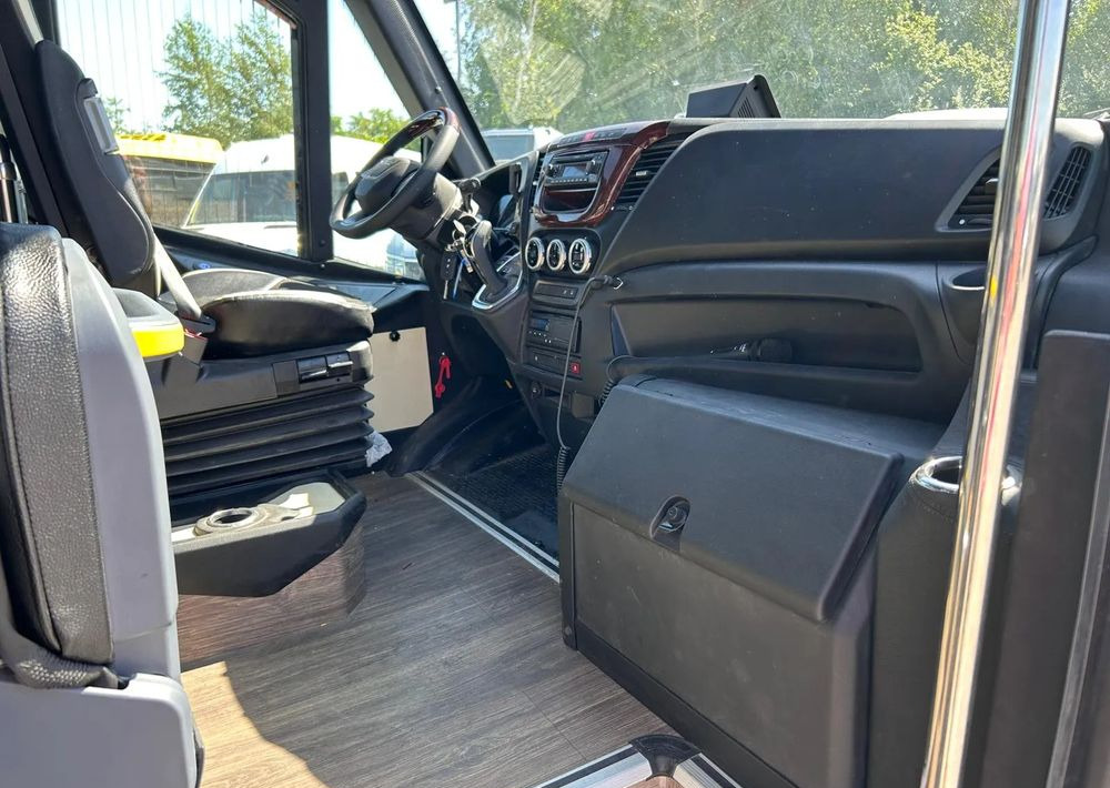 Minibus, Furgão de passageiros novo Iveco Daily: foto 13