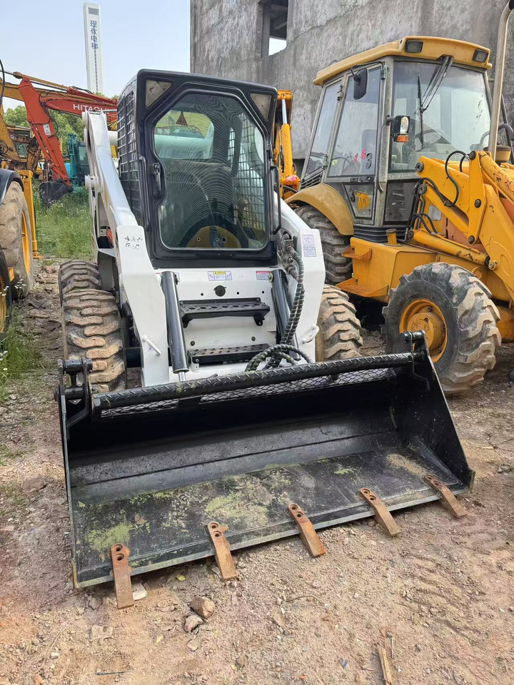 BOBCAT S300 - Retroescavadeira: foto 3 BOBCAT S300 - Retroescavadeira: foto 3