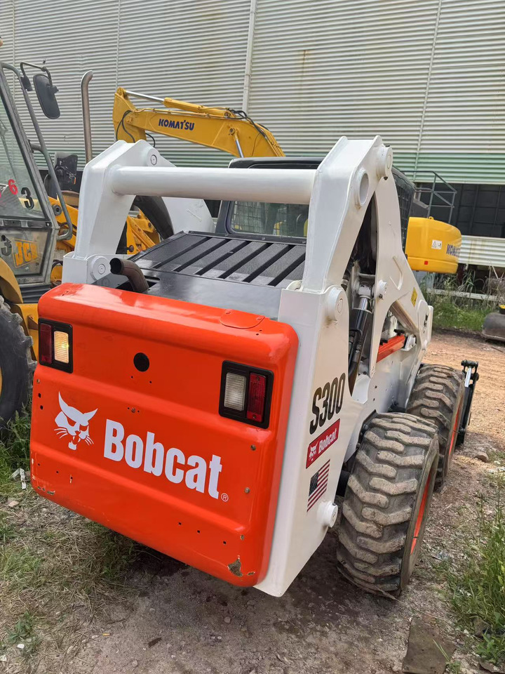 BOBCAT S300 - Retroescavadeira: foto 4 BOBCAT S300 - Retroescavadeira: foto 4