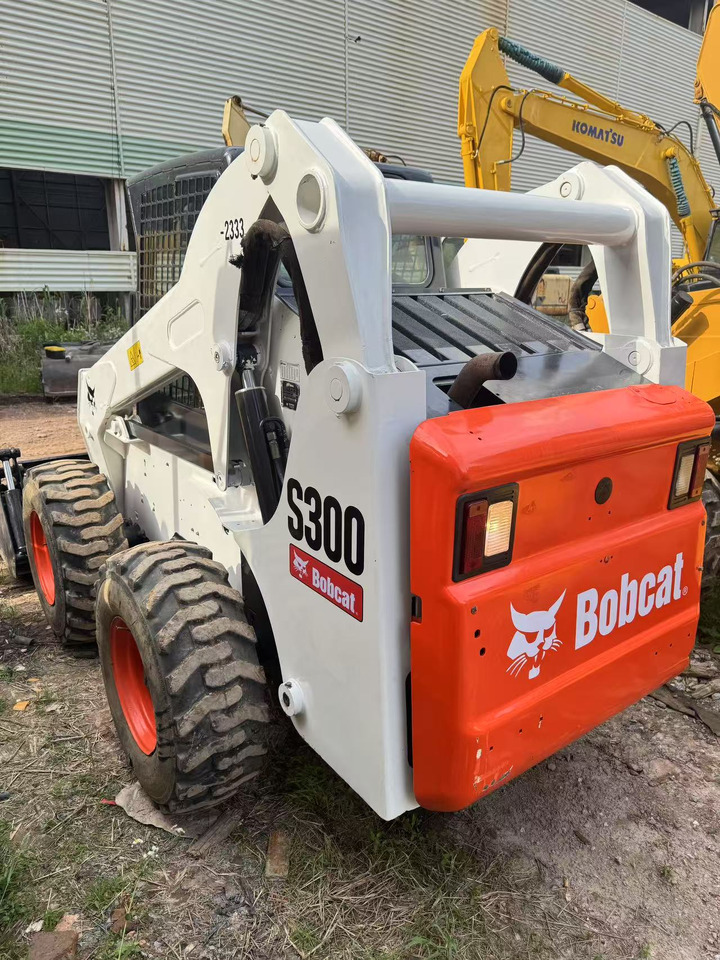 BOBCAT S300 - Retroescavadeira: foto 2 BOBCAT S300 - Retroescavadeira: foto 2