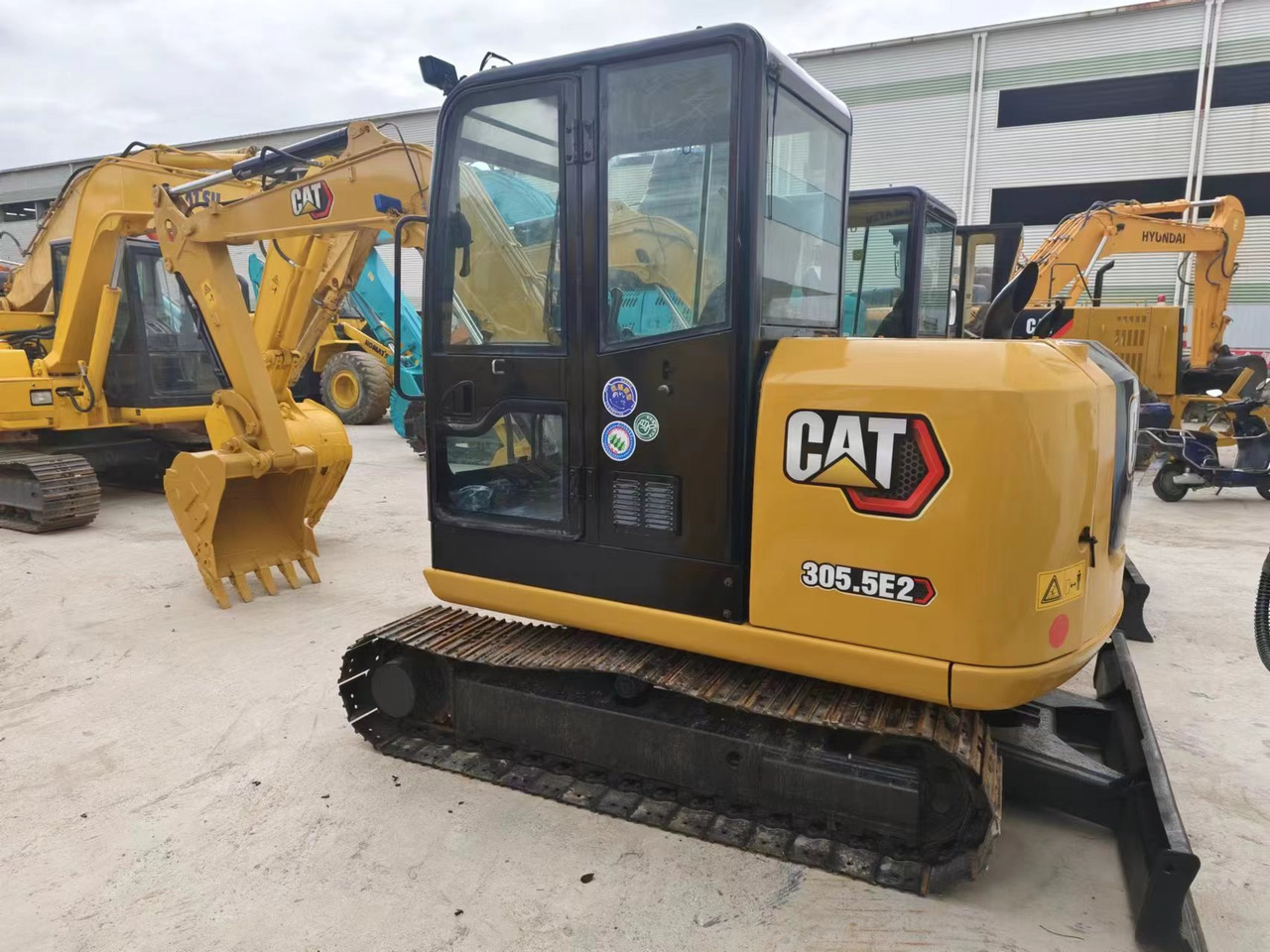 CATERPILLAR 305.5e2 - Escavadora de rastos: foto 1 CATERPILLAR 305.5e2 - Escavadora de rastos: foto 1