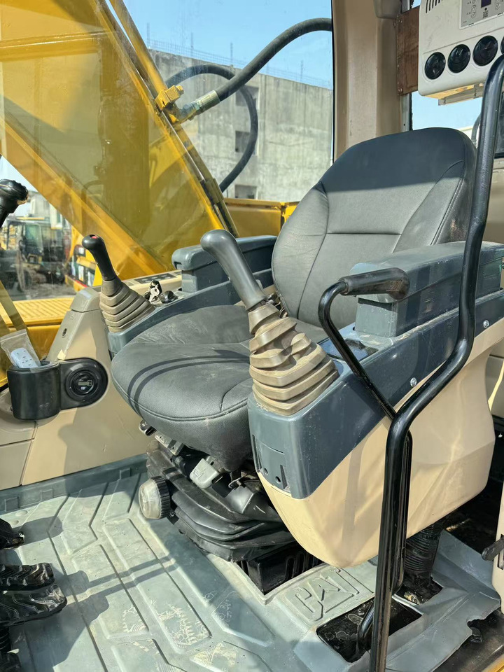 CATERPILLAR 320C - Escavadora de rastos: foto 4 CATERPILLAR 320C - Escavadora de rastos: foto 4