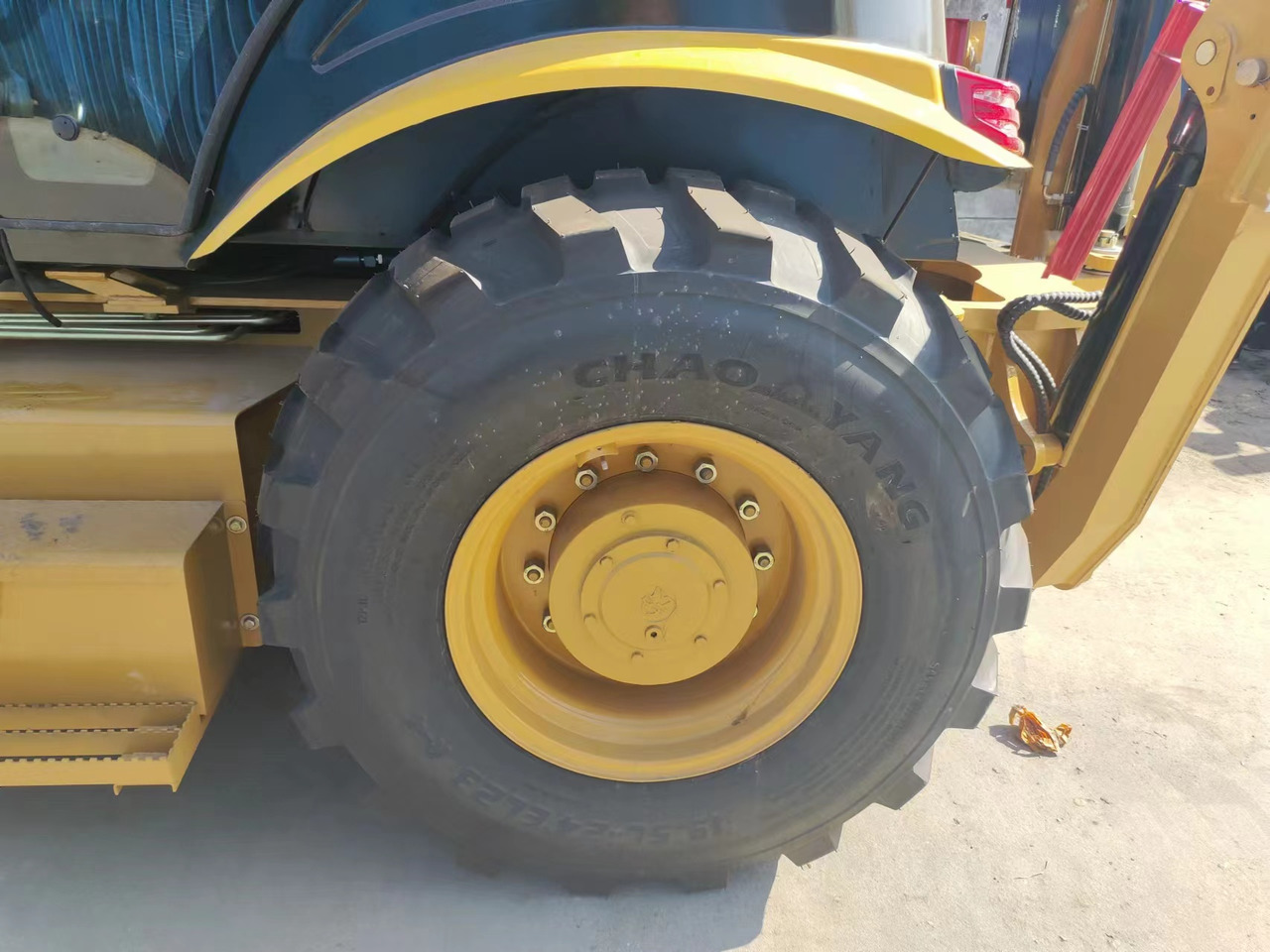 Retroescavadeira CATERPILLAR 420f: foto 9