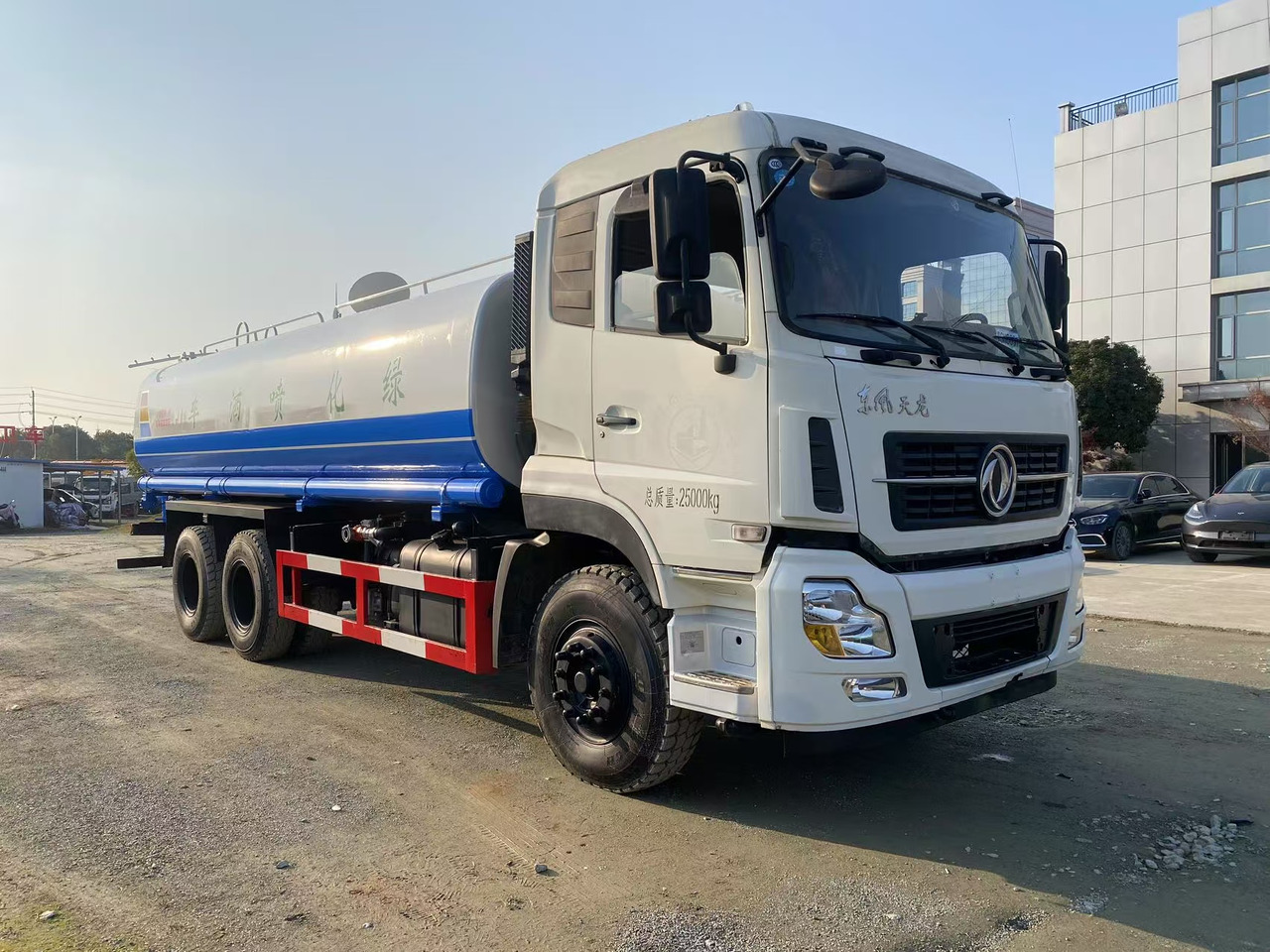 DONGFENG 20000L water truck Sprinkler - Camião cisterna: foto 4 DONGFENG 20000L water truck Sprinkler - Camião cisterna: foto 4