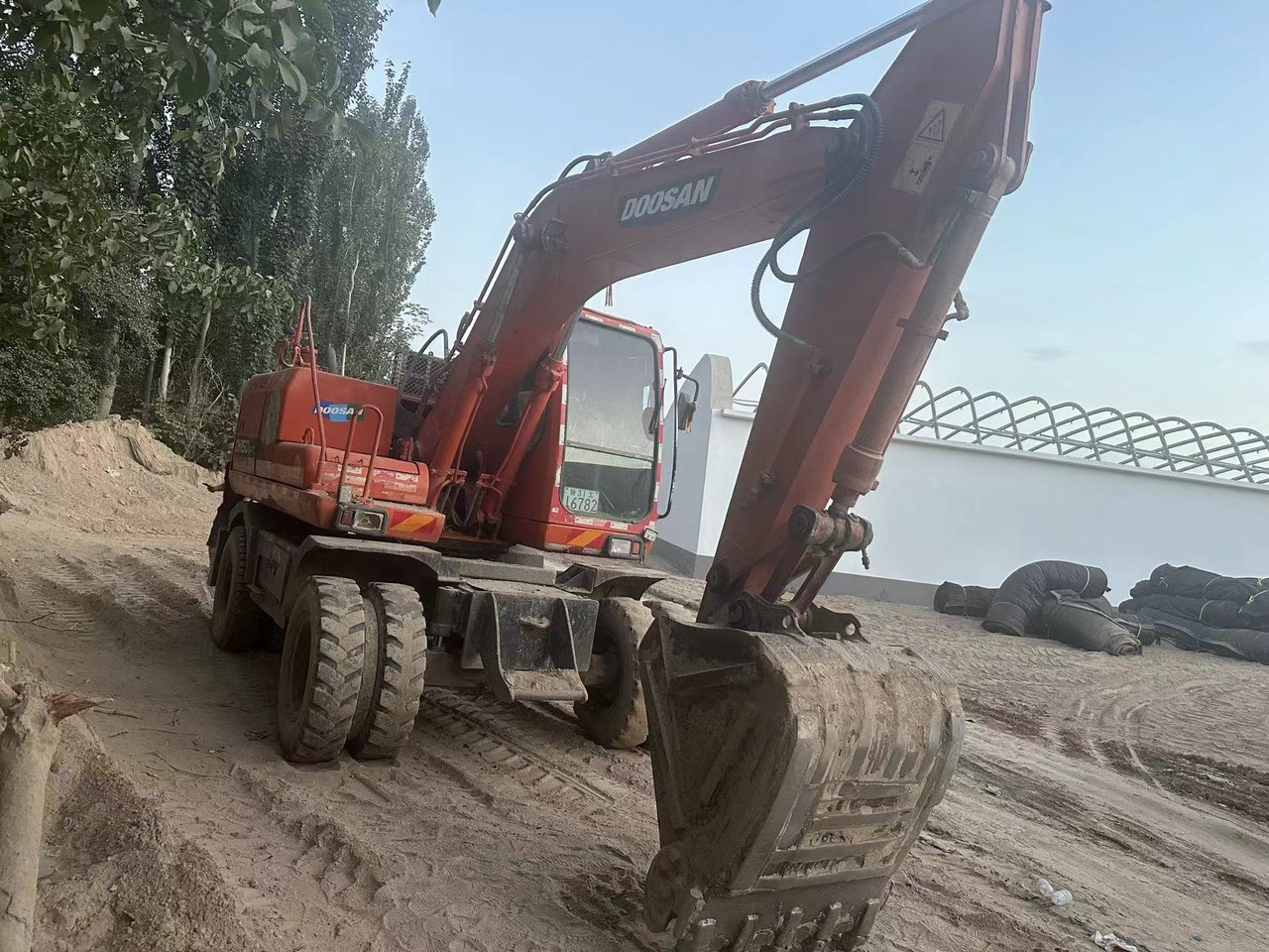 DOOSAN DH150W-7 - Escavadeira de rodas: foto 4 DOOSAN DH150W-7 - Escavadeira de rodas: foto 4