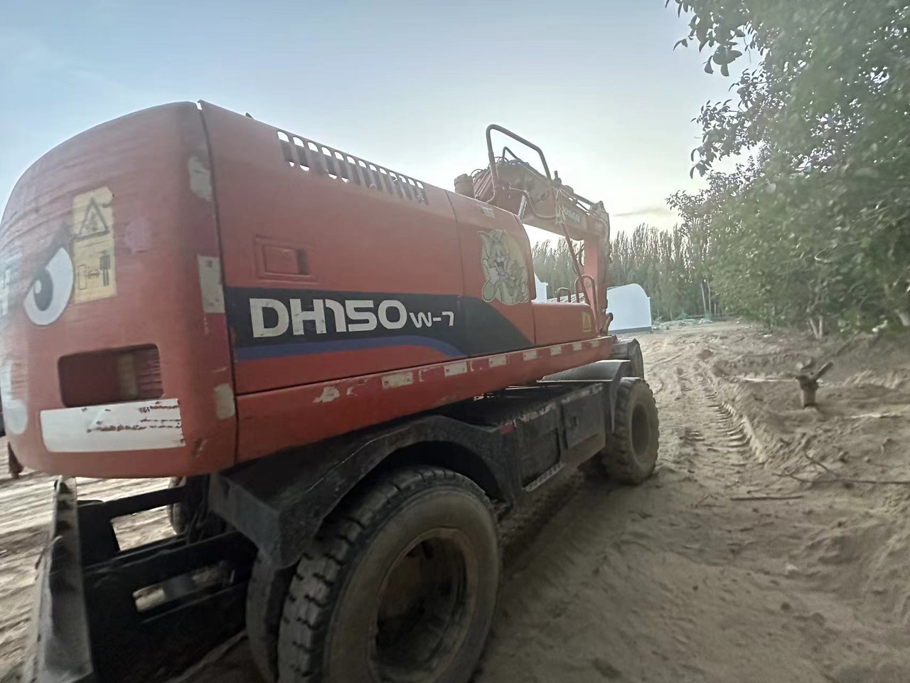 DOOSAN DH150W-7 - Escavadeira de rodas: foto 2 DOOSAN DH150W-7 - Escavadeira de rodas: foto 2