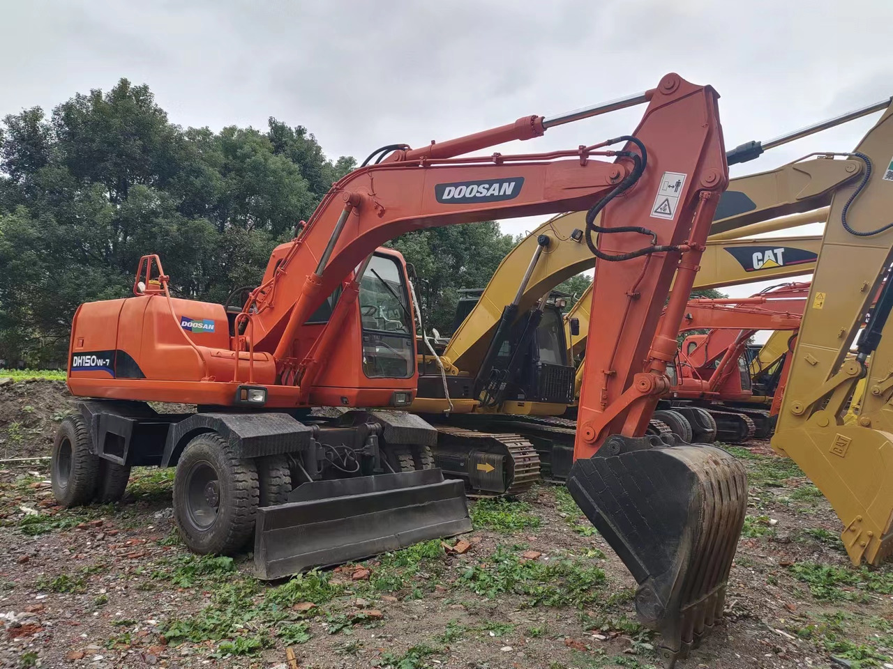 DOOSAN DH150W-7 - Escavadeira de rodas: foto 1 DOOSAN DH150W-7 - Escavadeira de rodas: foto 1