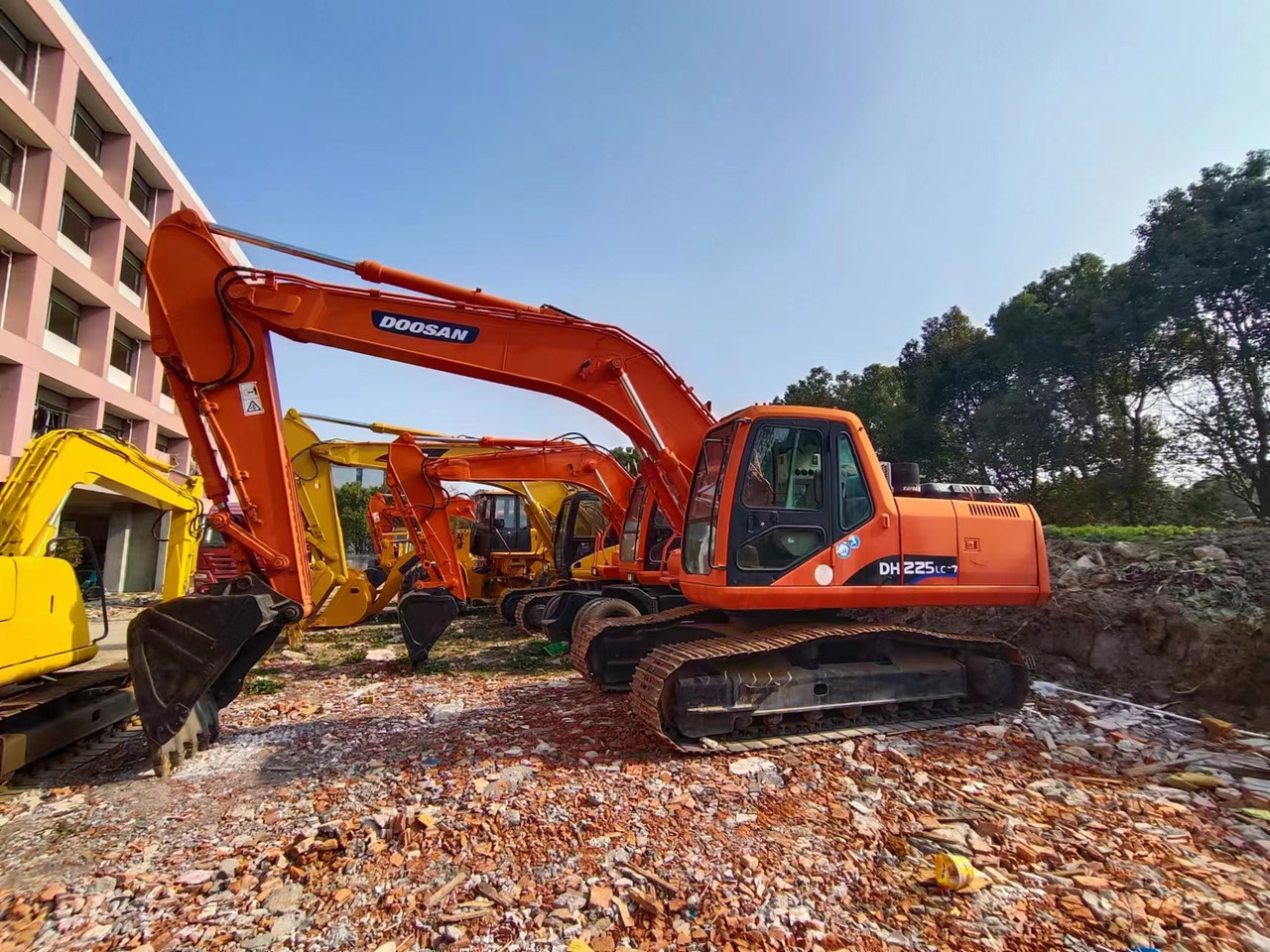 DOOSAN DH225LC-7 - Escavadora de rastos: foto 1 DOOSAN DH225LC-7 - Escavadora de rastos: foto 1