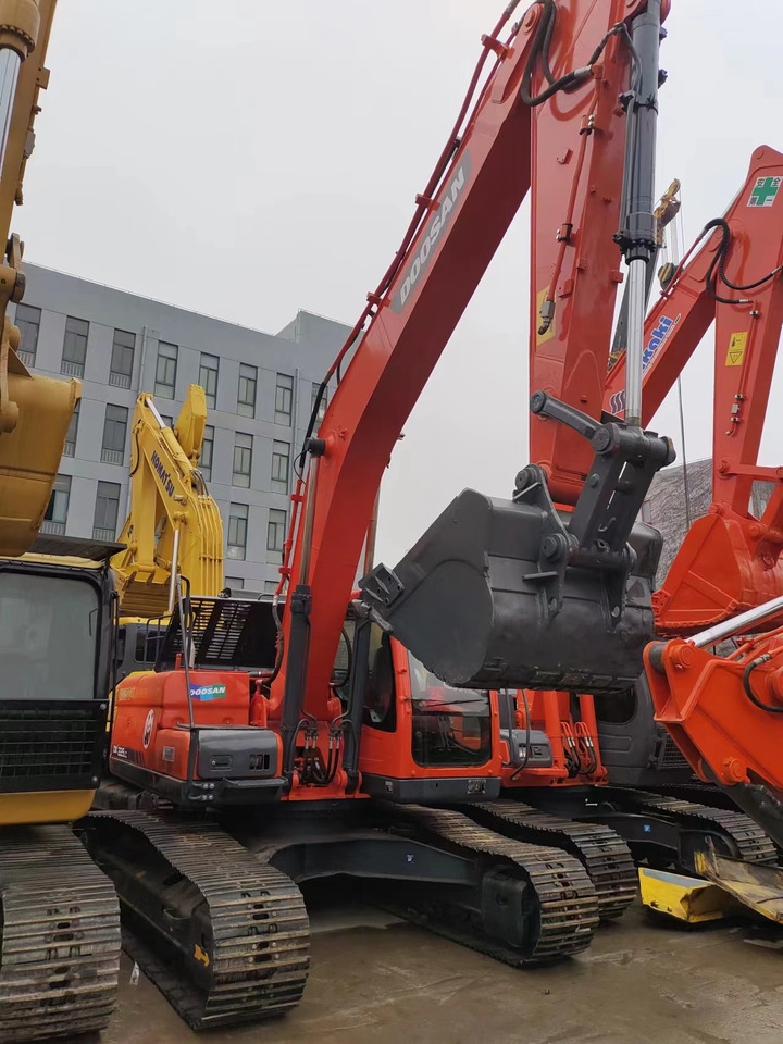 DOOSAN DX225LC - Escavadora de rastos: foto 1 DOOSAN DX225LC - Escavadora de rastos: foto 1