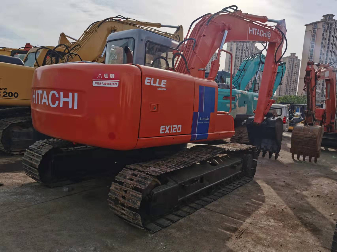 HITACHI EX120-2 - Escavadora de rastos: foto 2 HITACHI EX120-2 - Escavadora de rastos: foto 2