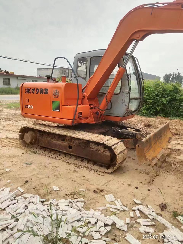 HITACHI EX60-5 - Mini escavadeira: foto 2 HITACHI EX60-5 - Mini escavadeira: foto 2