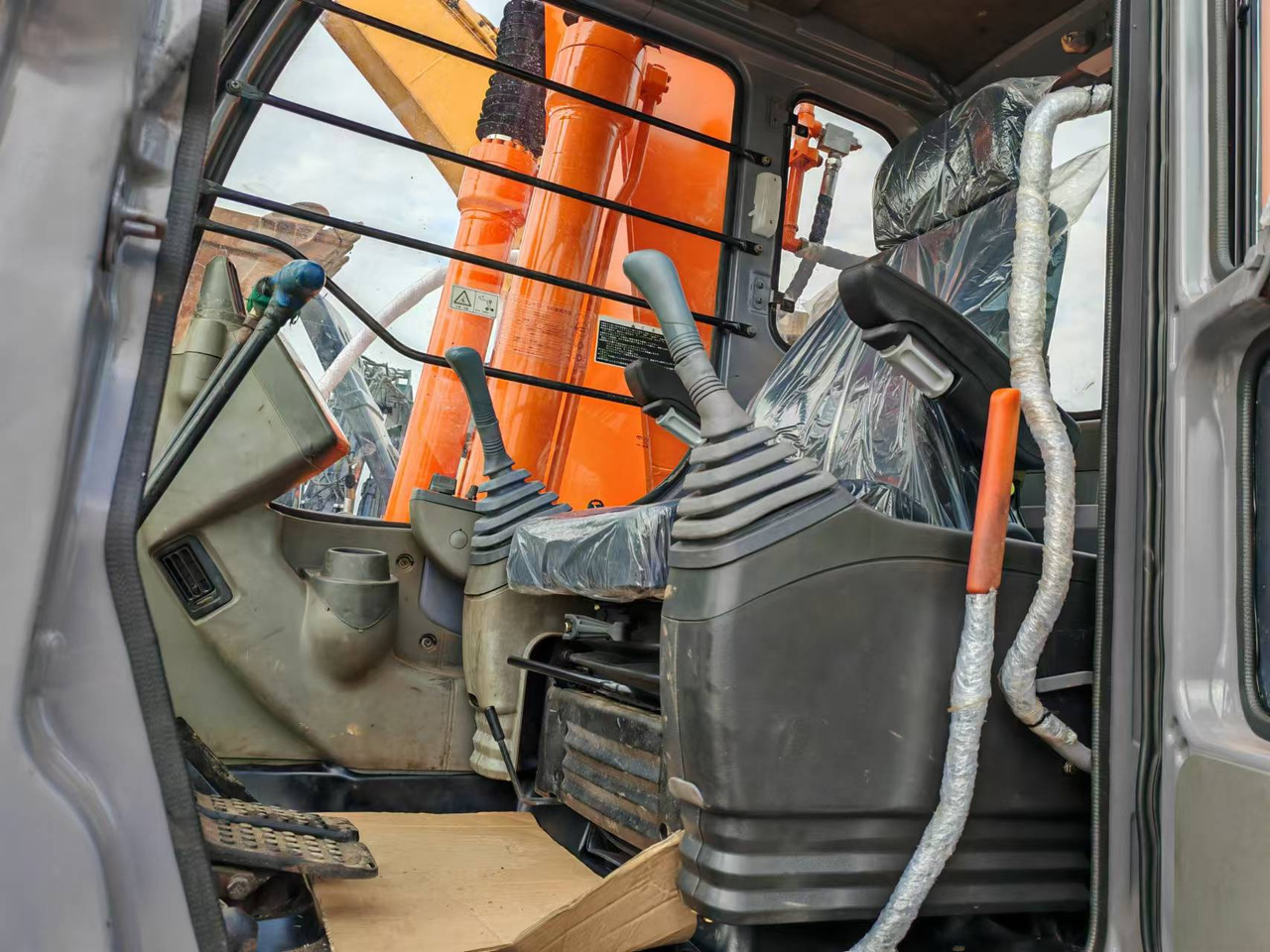 HITACHI ZX200 - Escavadora de rastos: foto 4 HITACHI ZX200 - Escavadora de rastos: foto 4