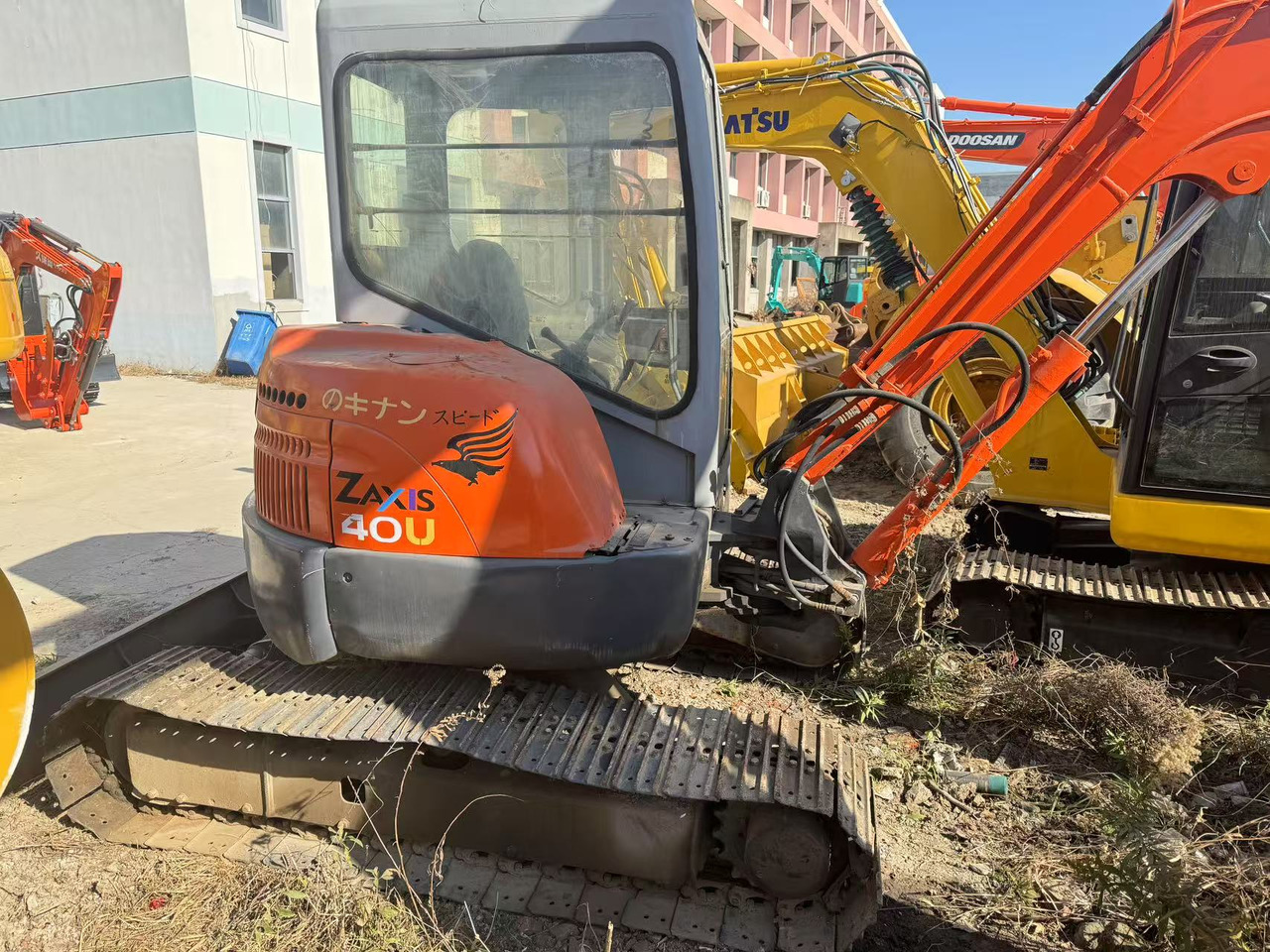 HITACHI ZX40U - Mini escavadeira: foto 2 HITACHI ZX40U - Mini escavadeira: foto 2