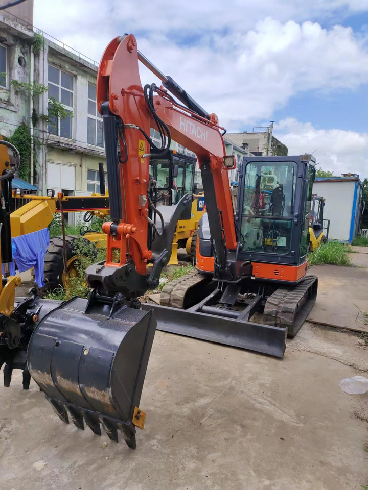 HITACHI ZX55 USR-5A - Mini escavadeira: foto 1 HITACHI ZX55 USR-5A - Mini escavadeira: foto 1