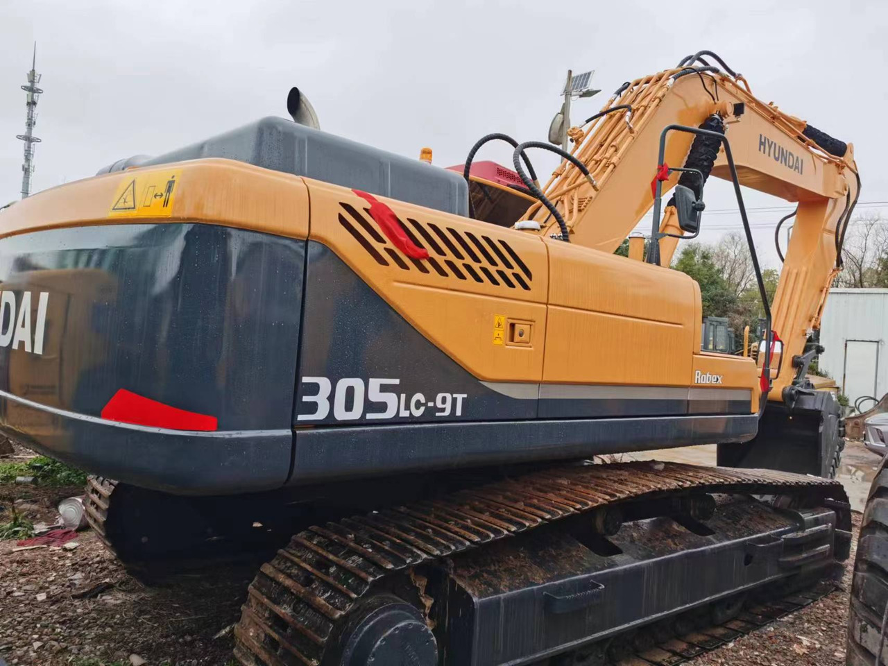 HYUNDAI 305LC-9T - Escavadora de rastos: foto 2 HYUNDAI 305LC-9T - Escavadora de rastos: foto 2