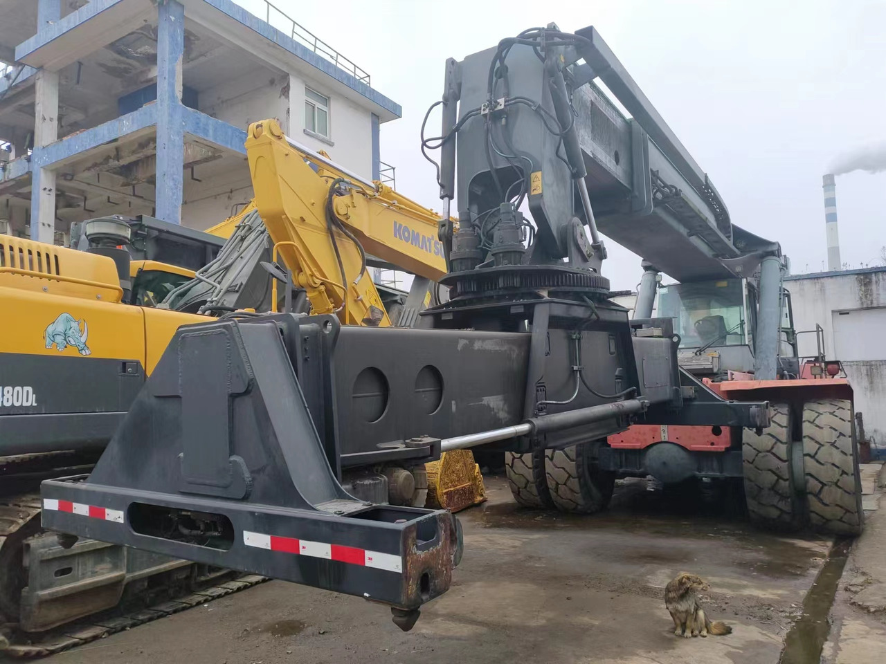 KALMAR DRF450 - Reachstacker porta contentores: foto 2 KALMAR DRF450 - Reachstacker porta contentores: foto 2