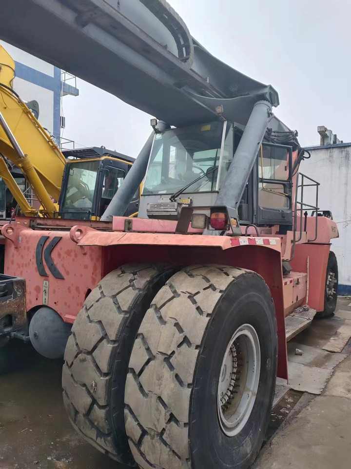 KARMAL DRF450 - Reachstacker porta contentores: foto 3 KARMAL DRF450 - Reachstacker porta contentores: foto 3