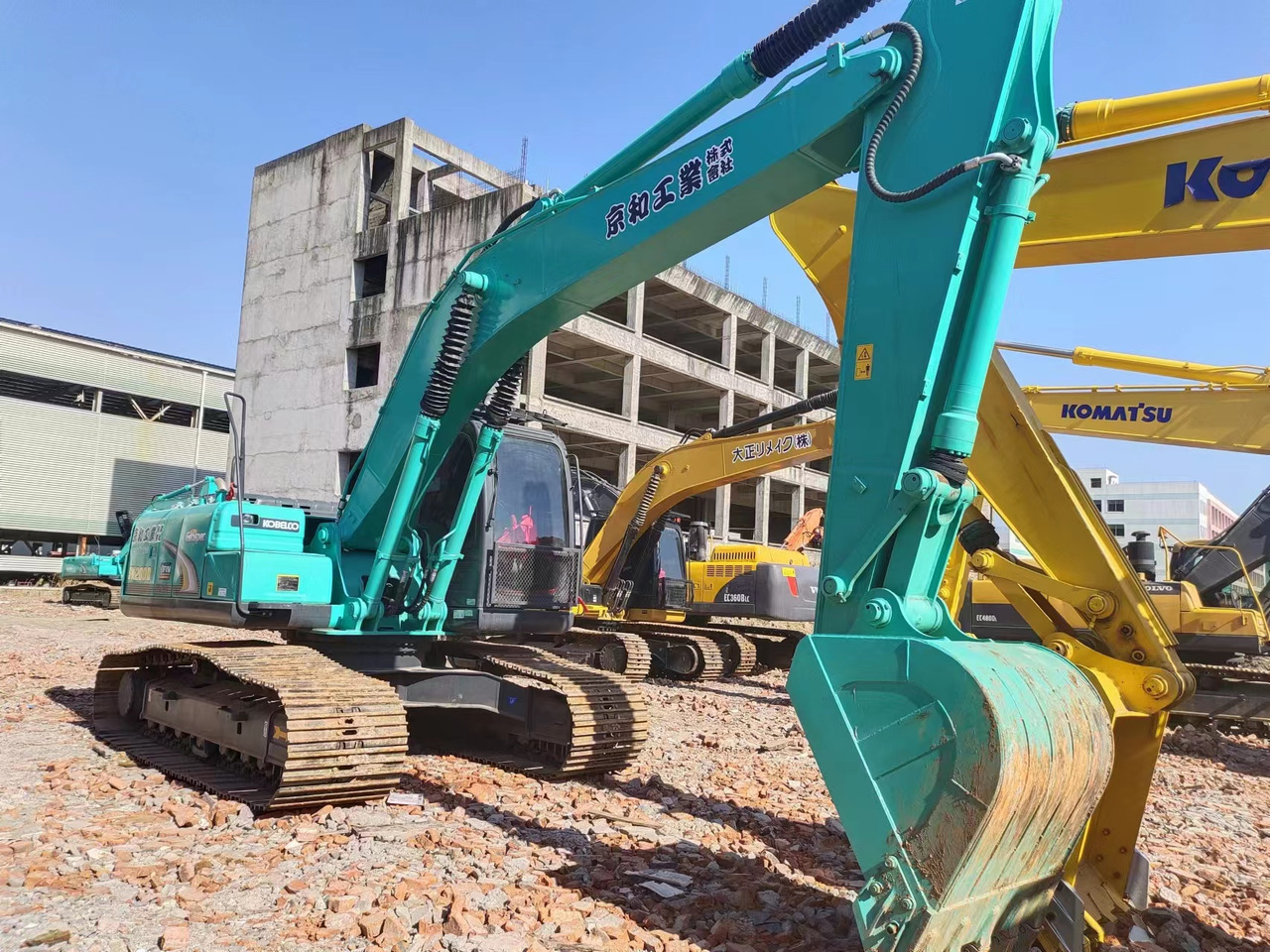 KOBELCO SK200D - Escavadora de rastos: foto 5 KOBELCO SK200D - Escavadora de rastos: foto 5