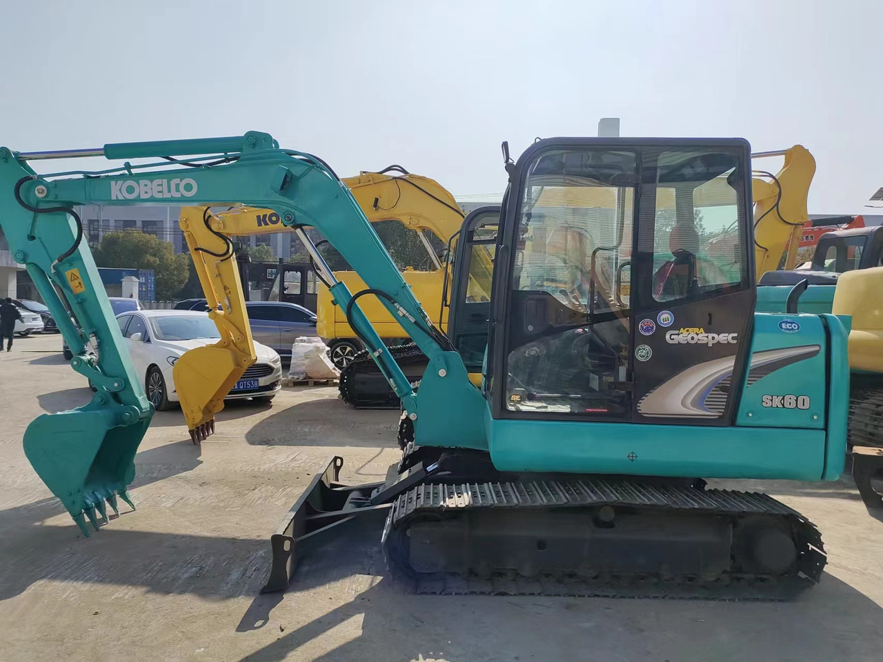 KOBELCO SK60-8 - Mini escavadeira: foto 3 KOBELCO SK60-8 - Mini escavadeira: foto 3