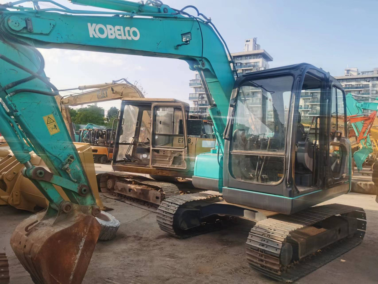 KOBELCO SK75 - Mini escavadeira: foto 1 KOBELCO SK75 - Mini escavadeira: foto 1