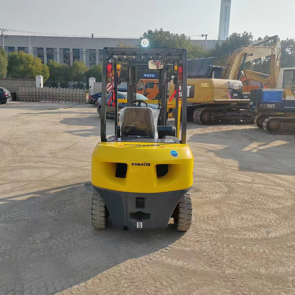 KOMATSU FD30 - Empilhador a diesel: foto 3 KOMATSU FD30 - Empilhador a diesel: foto 3