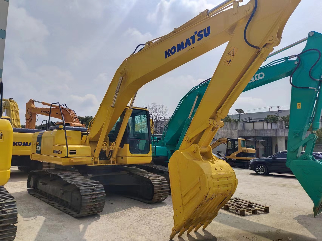 KOMATSU PC200-7 - Escavadora de rastos: foto 1 KOMATSU PC200-7 - Escavadora de rastos: foto 1
