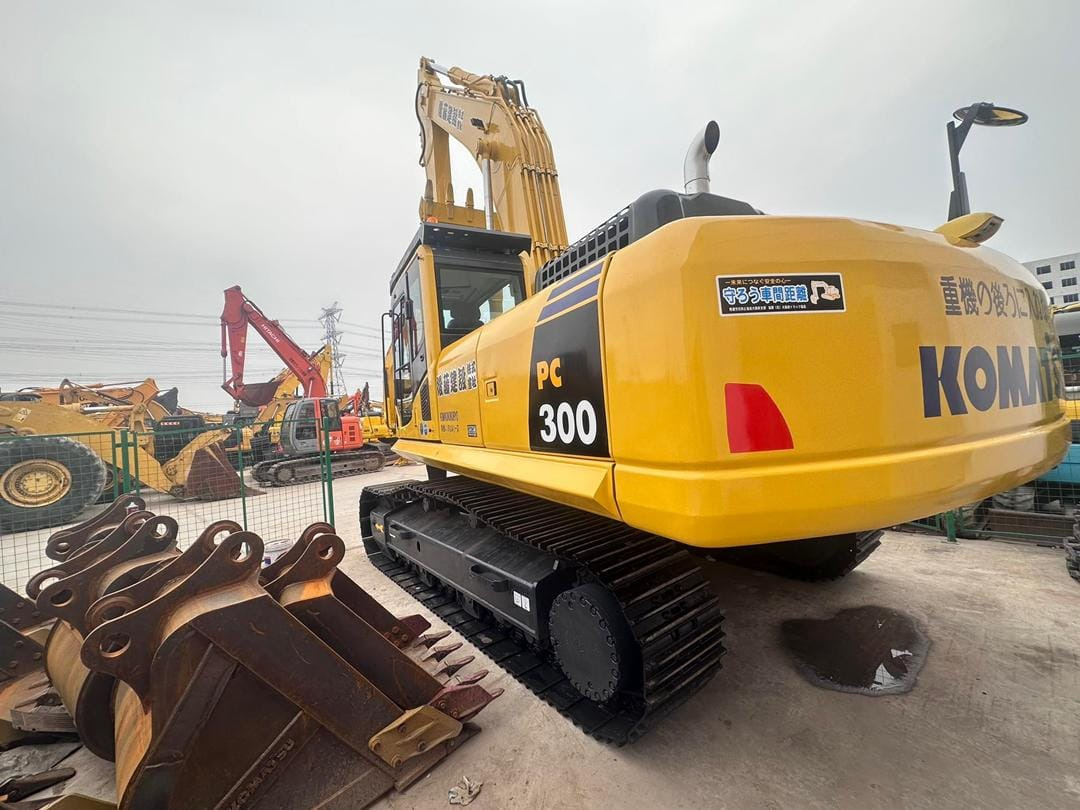 KOMATSU PC300-8 - Escavadora de rastos: foto 1 KOMATSU PC300-8 - Escavadora de rastos: foto 1