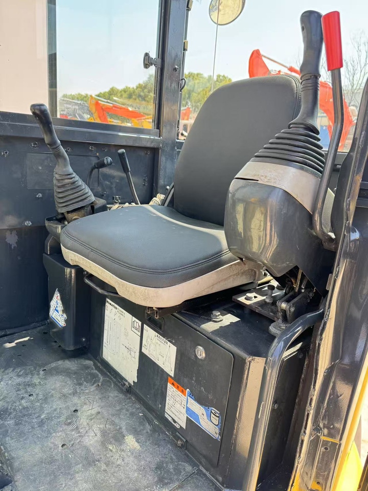 KOMATSU PC35MR - Mini escavadeira: foto 3 KOMATSU PC35MR - Mini escavadeira: foto 3