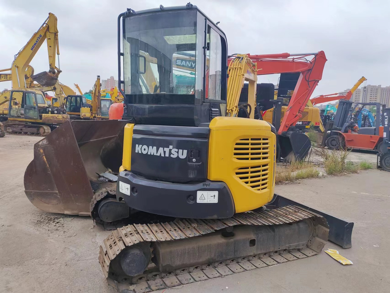 KOMATSU PC40MR - Mini escavadeira: foto 2 KOMATSU PC40MR - Mini escavadeira: foto 2